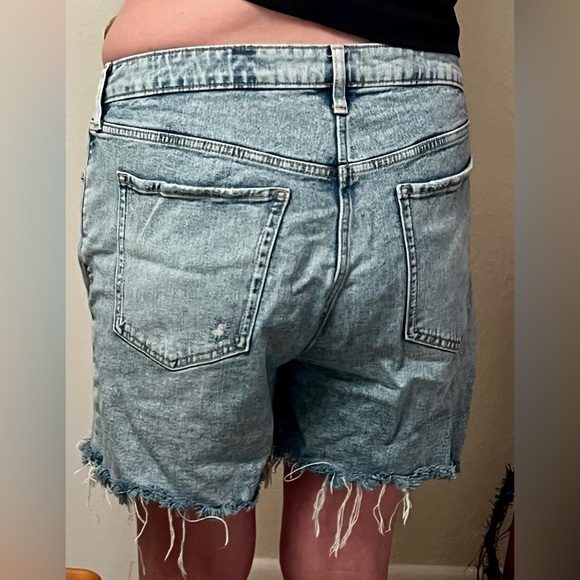 Old Navy high rise distressed short 16, great condition! - Picture 7 of 8